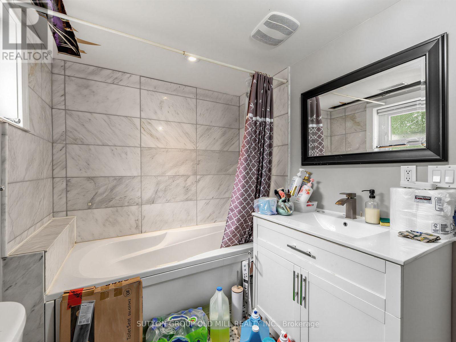 Main - 9 Westbank Crescent, Toronto, Ontario  M9P 1S4 - Photo 29 - W13826874