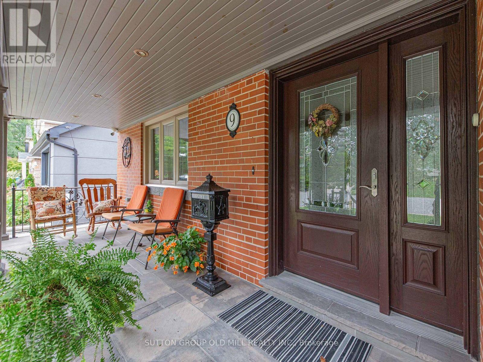 Main - 9 Westbank Crescent, Toronto, Ontario  M9P 1S4 - Photo 4 - W13826874