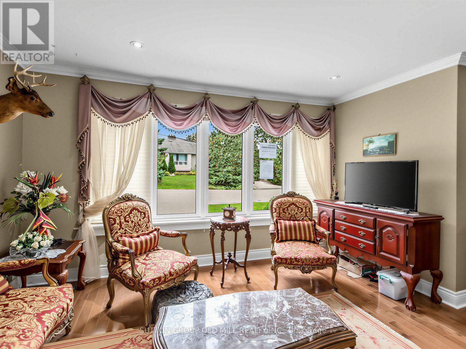 Main - 9 Westbank Crescent, Toronto, Ontario  M9P 1S4 - Photo 6 - W13826874