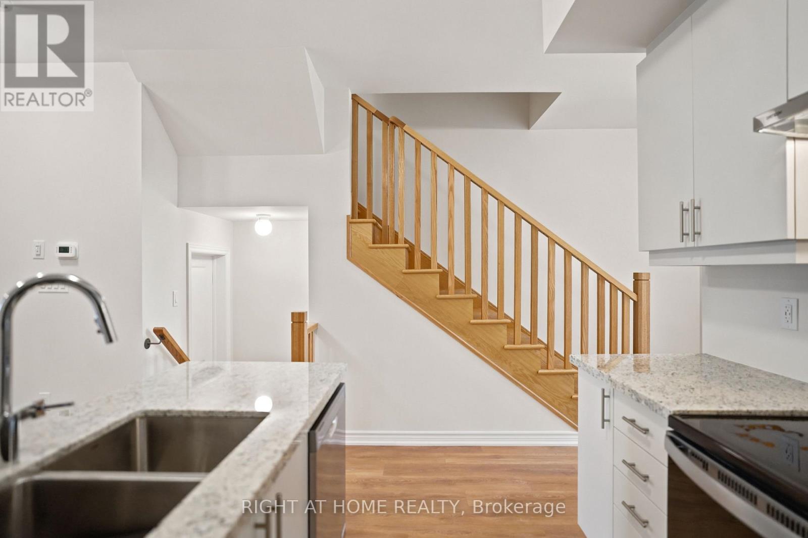 1128 Periwinkle Crescent, Woodstock, Ontario  N4T 0R5 - Photo 7 - X13826876