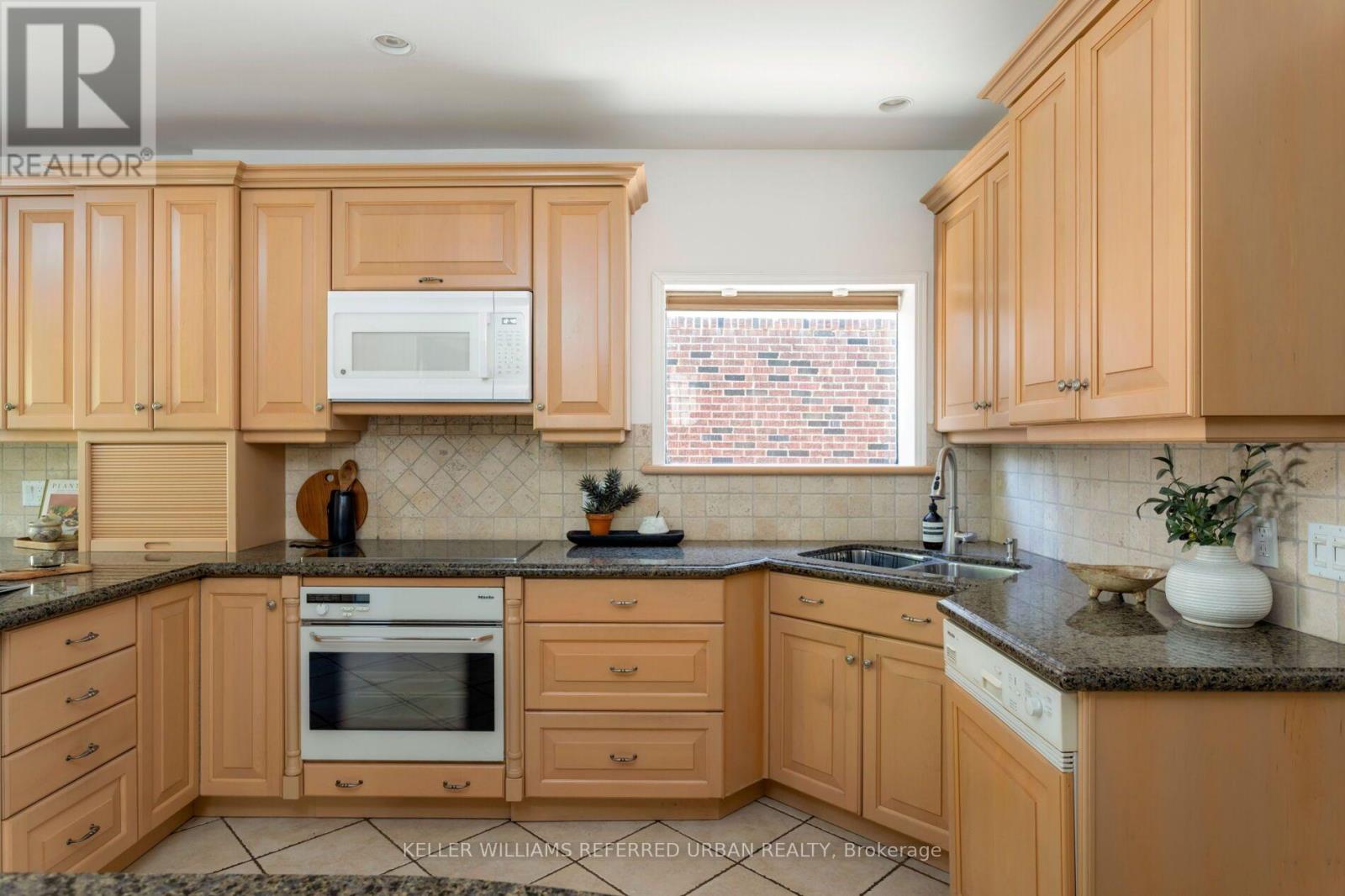 30 Baby Point Road, Toronto, Ontario  M6S 2G1 - Photo 15 - W13826584
