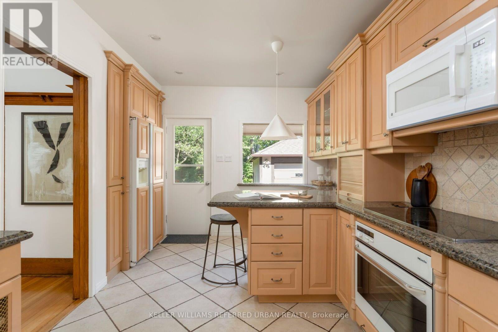 30 Baby Point Road, Toronto, Ontario  M6S 2G1 - Photo 13 - W13826584
