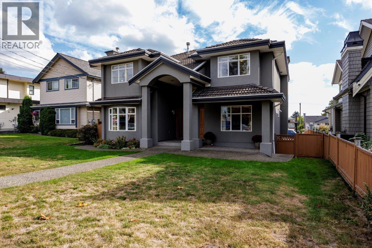 449 E 16th Street, North Vancouver, British Columbia  V7L 2T4 - Photo 2 - R3169537