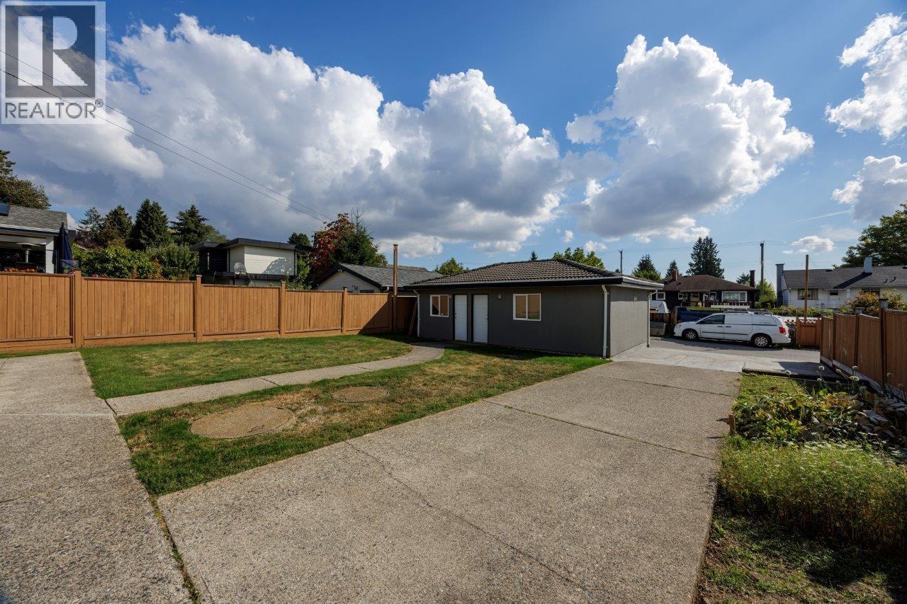 449 E 16th Street, North Vancouver, British Columbia  V7L 2T4 - Photo 35 - R3169537