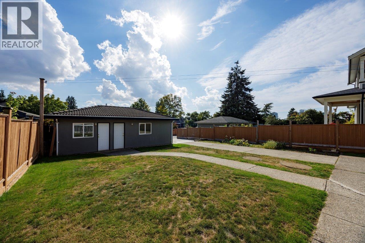 449 E 16th Street, North Vancouver, British Columbia  V7L 2T4 - Photo 36 - R3169537