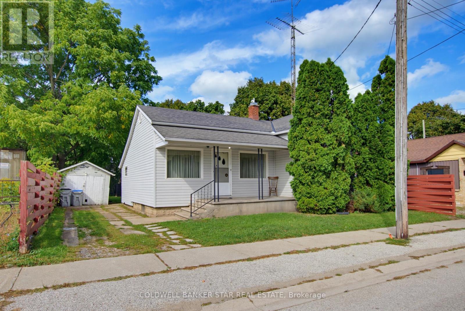 14 WASHINGTON STREET, Lambton Shores, Ontario