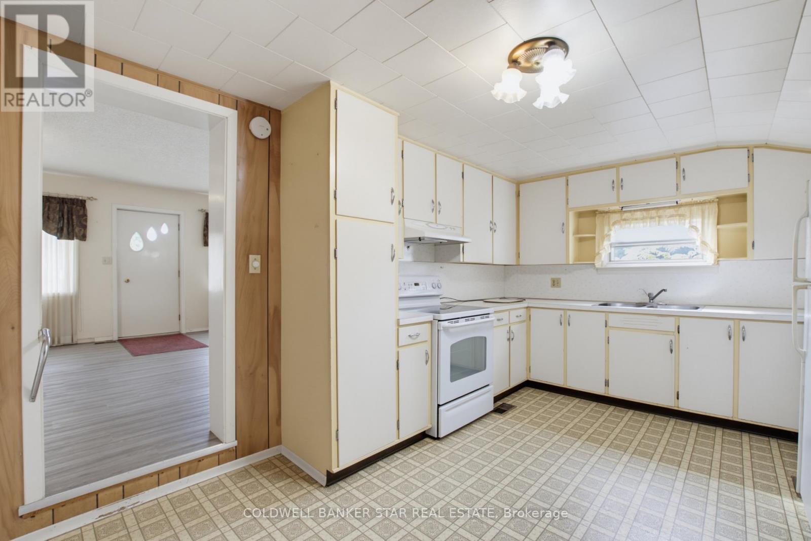 14 Washington Street, Lambton Shores, Ontario  N0N 1J0 - Photo 17 - X13826918