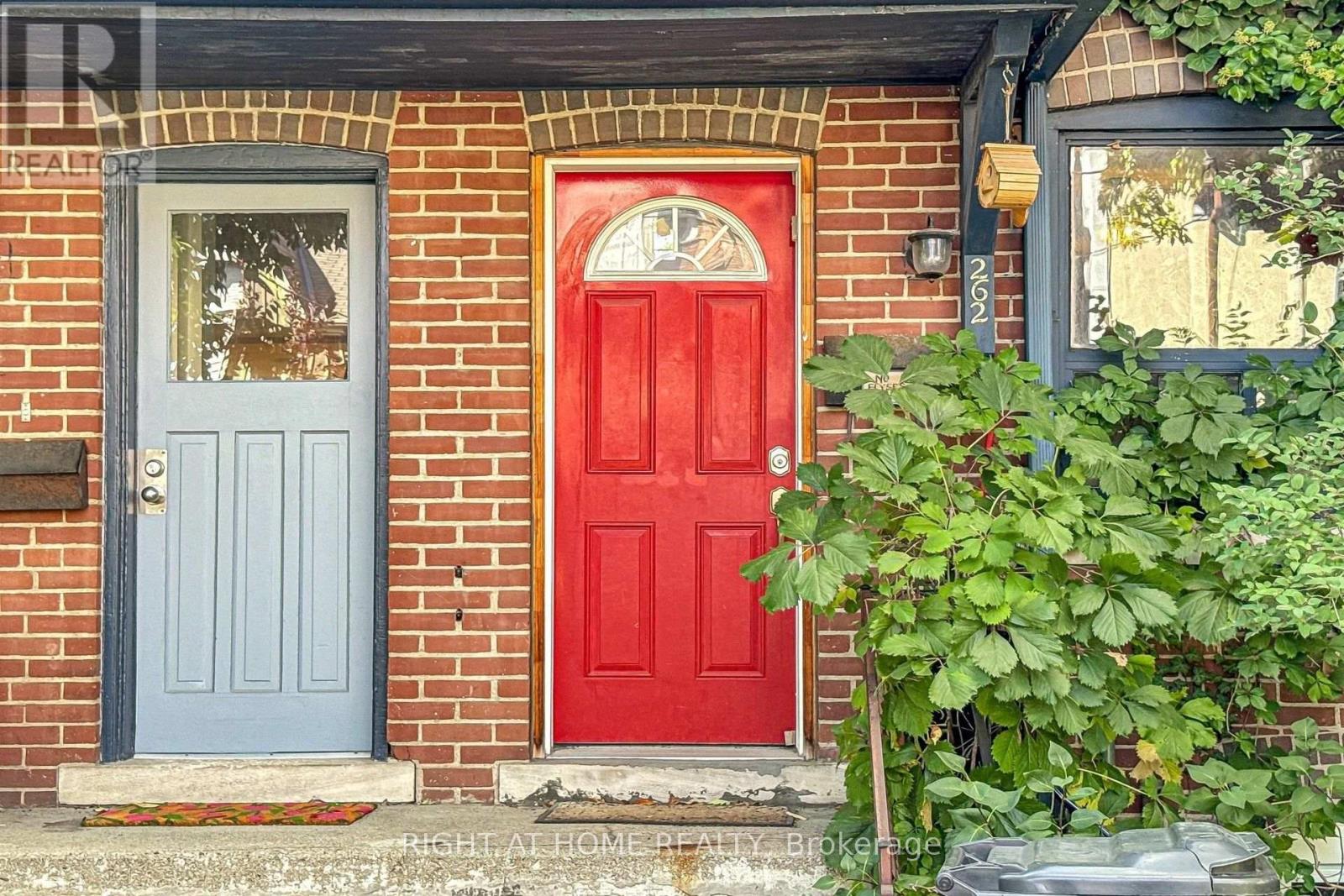 262 LIPPINCOTT STREET, Toronto, Ontario