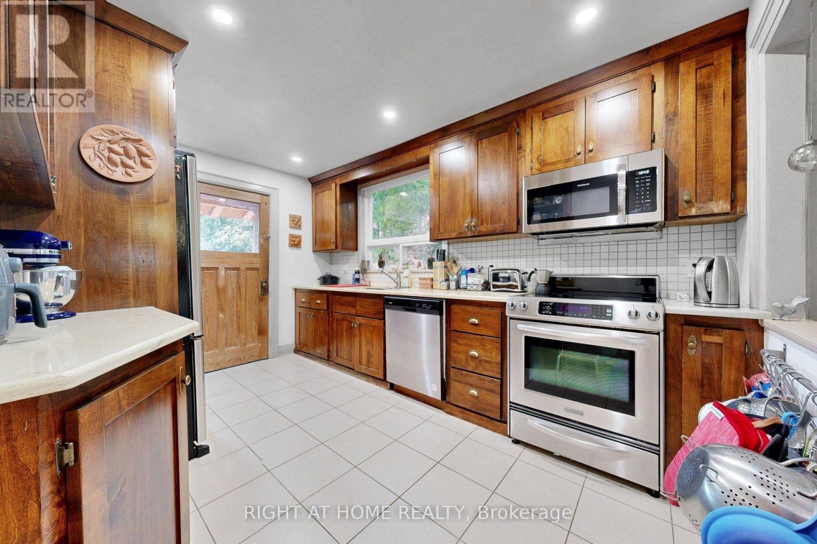 262 Lippincott Street, Toronto, Ontario  M5S 2P5 - Photo 10 - C13826960