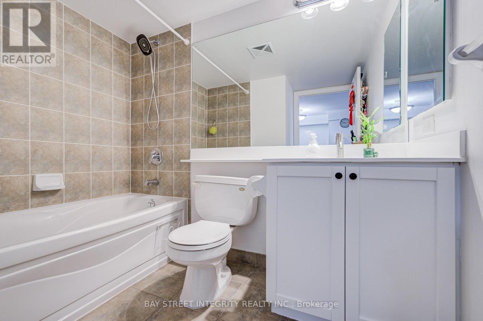 1318 - 25 Greenview Avenue, Toronto, Ontario  M2M 0A5 - Photo 30 - C13826978