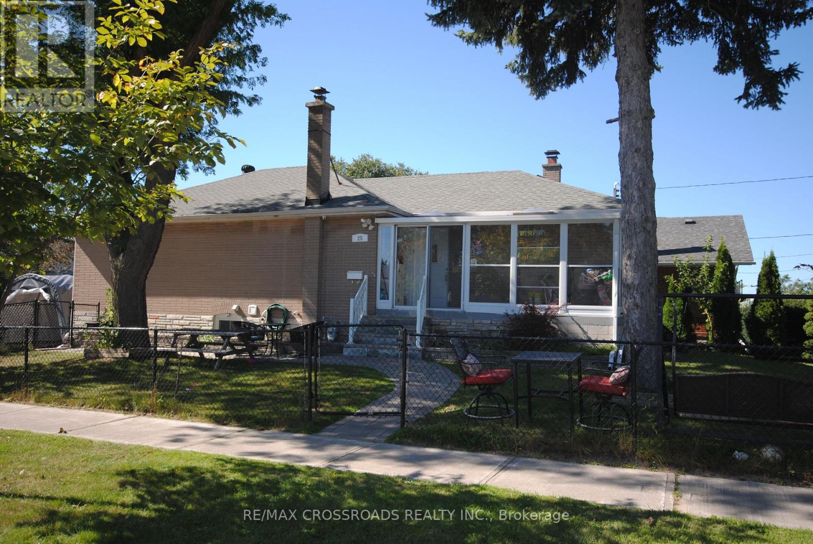 25 ARBUTUS CRESCENT, Toronto, Ontario