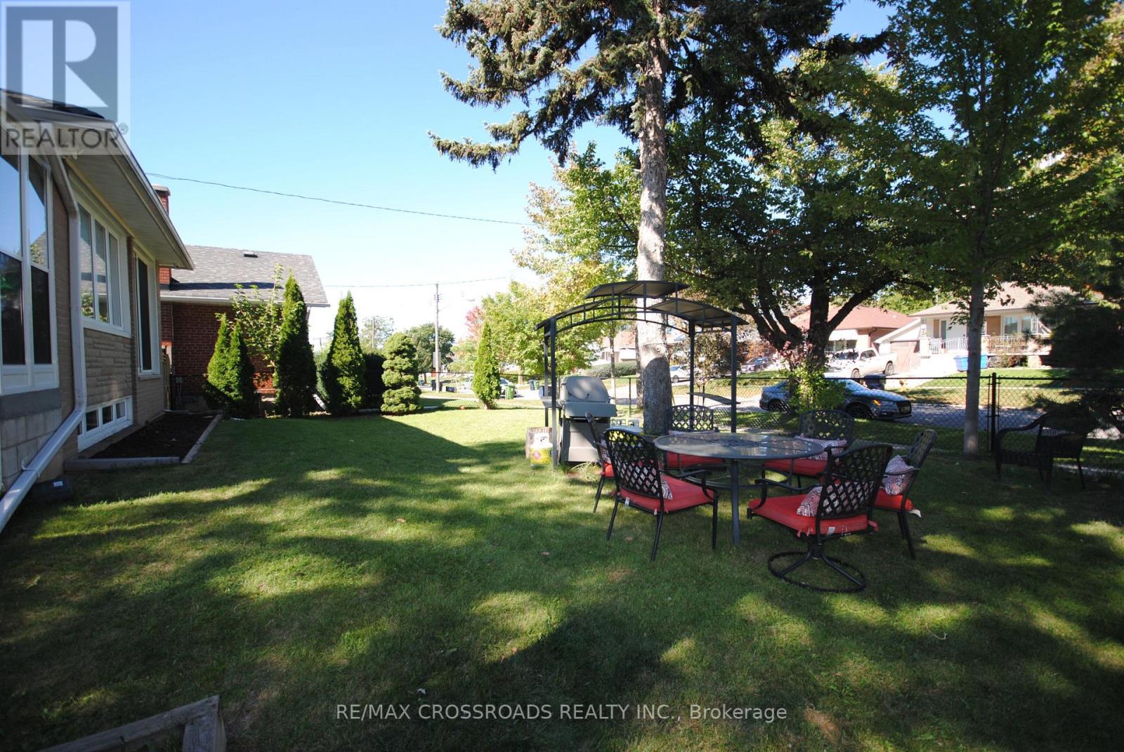 25 Arbutus Crescent, Toronto, Ontario  M1P 1W8 - Photo 22 - E13826956