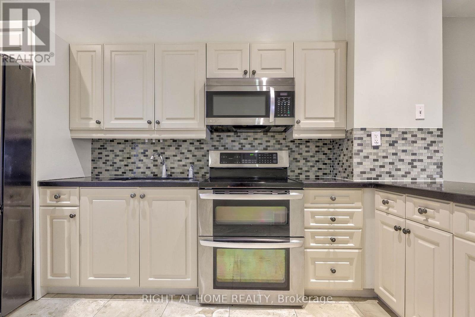 243 Coleridge Avenue, Toronto, Ontario  M4C 4J2 - Photo 13 - E13826990
