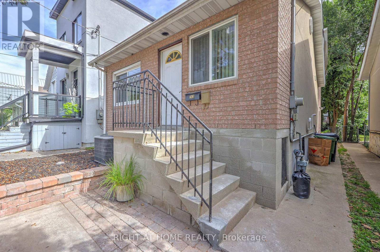 243 Coleridge Avenue, Toronto, Ontario  M4C 4J2 - Photo 3 - E13826990