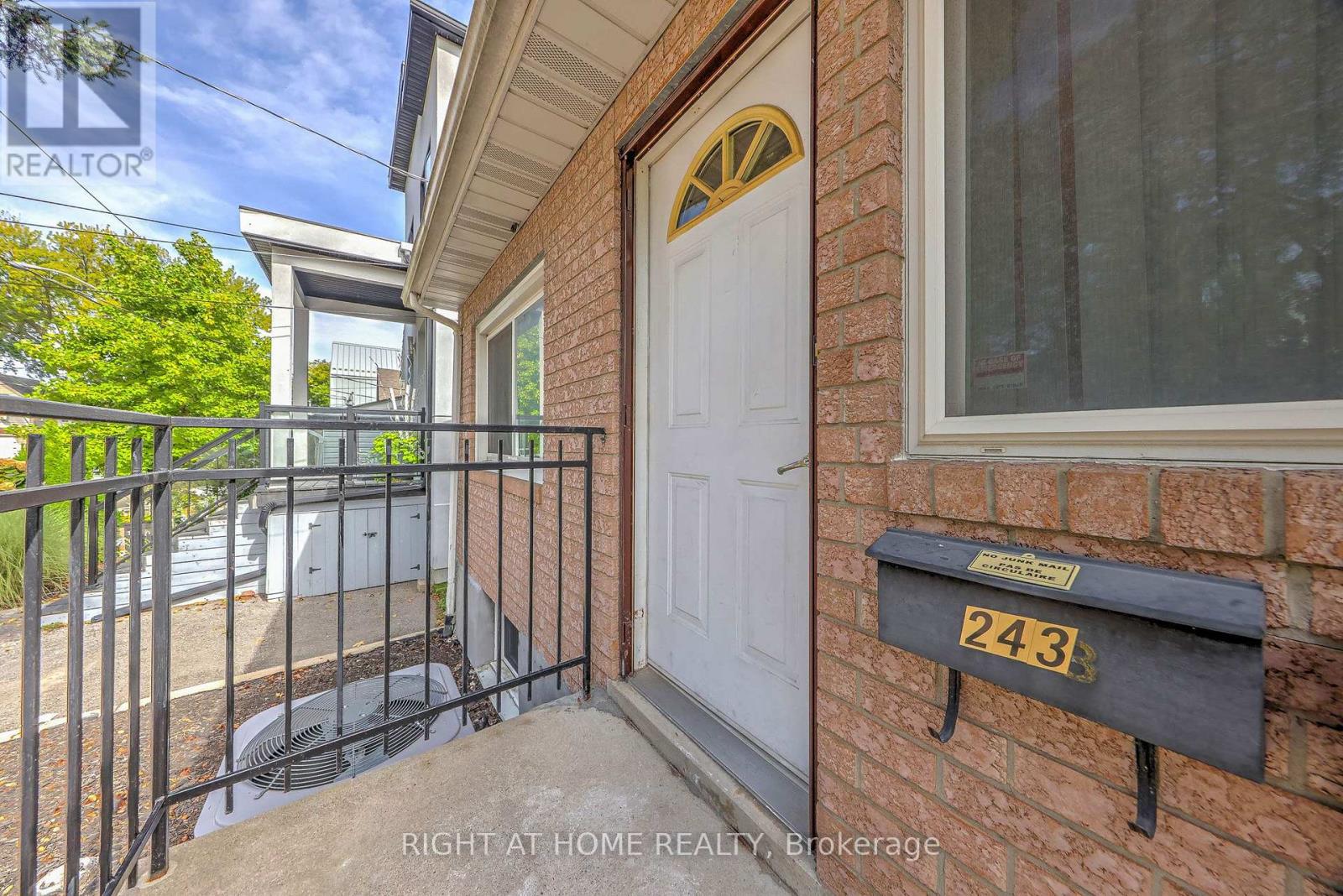 243 Coleridge Avenue, Toronto, Ontario  M4C 4J2 - Photo 4 - E13826990