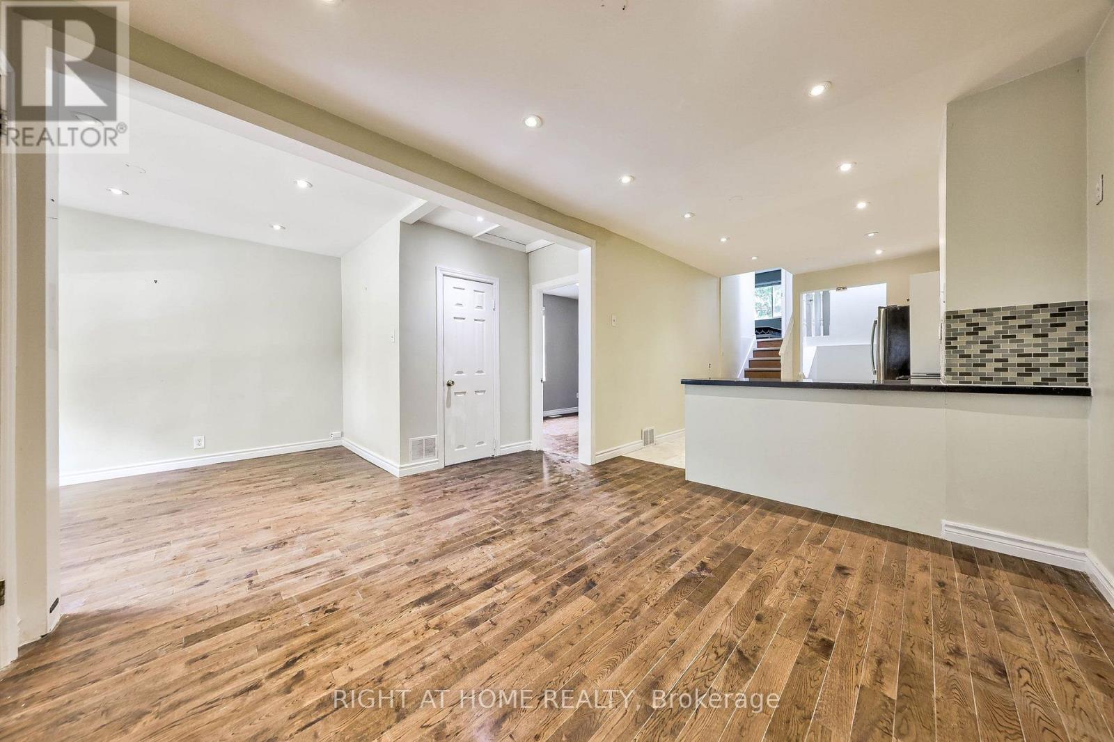 243 Coleridge Avenue, Toronto, Ontario  M4C 4J2 - Photo 9 - E13826990