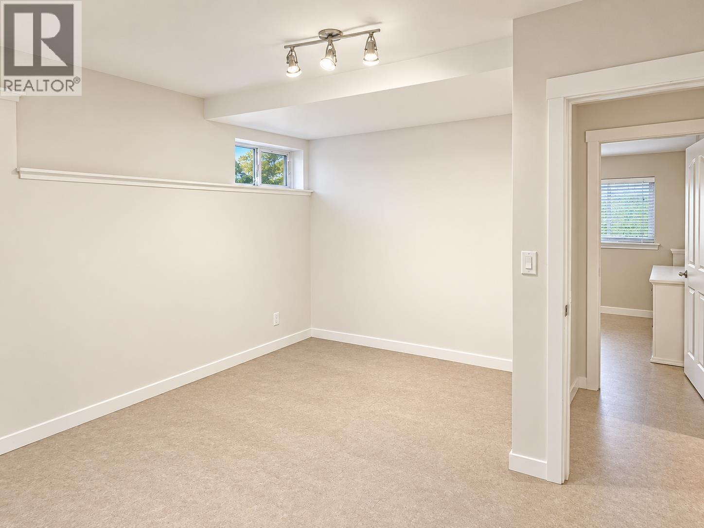 2902 Paul Lake Court, Coquitlam, British Columbia  V3C 6A3 - Photo 17 - R3167630