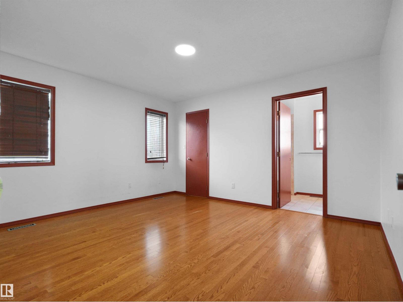2832 36B AV NW