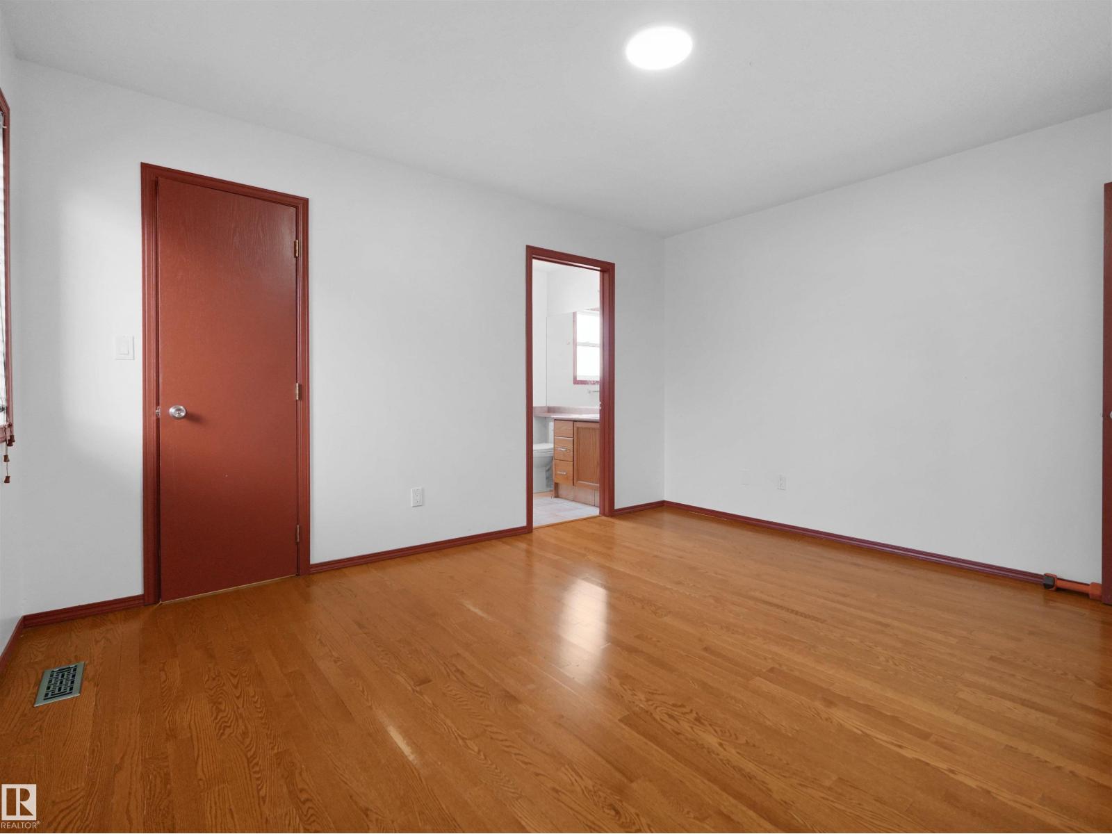 2832 36B AV NW