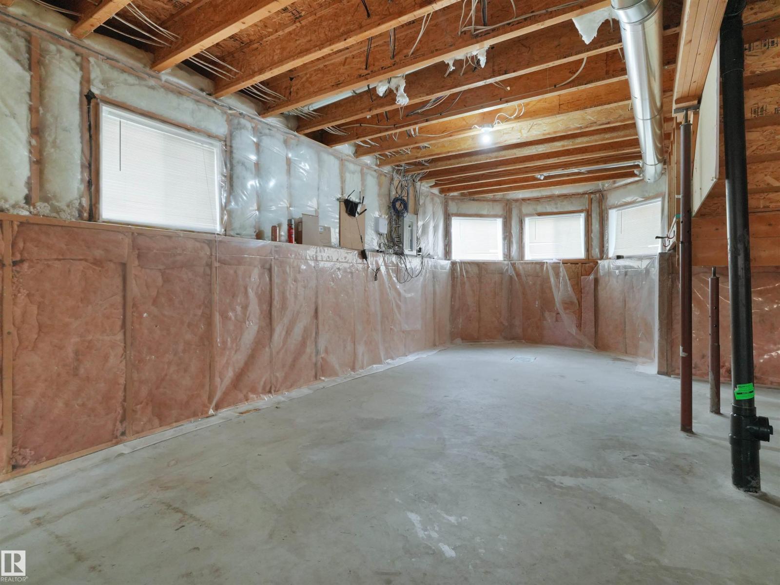 2832 36B AV NW