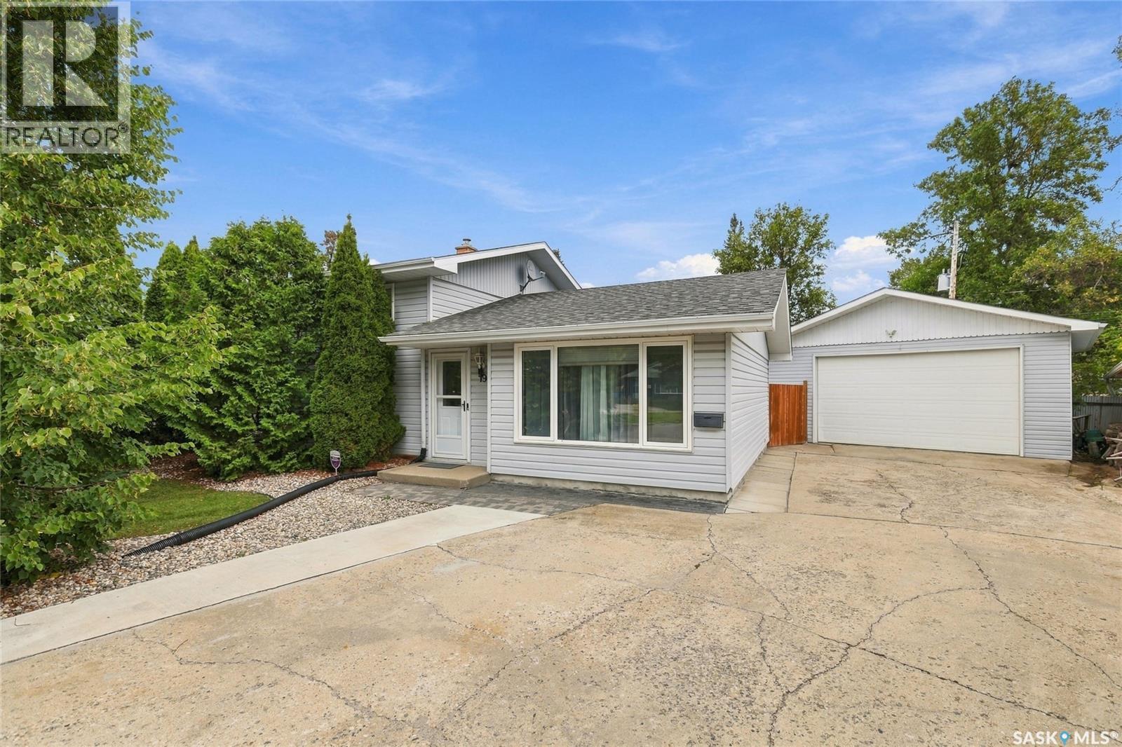 19 Sampson PLACE, Regina, Saskatchewan