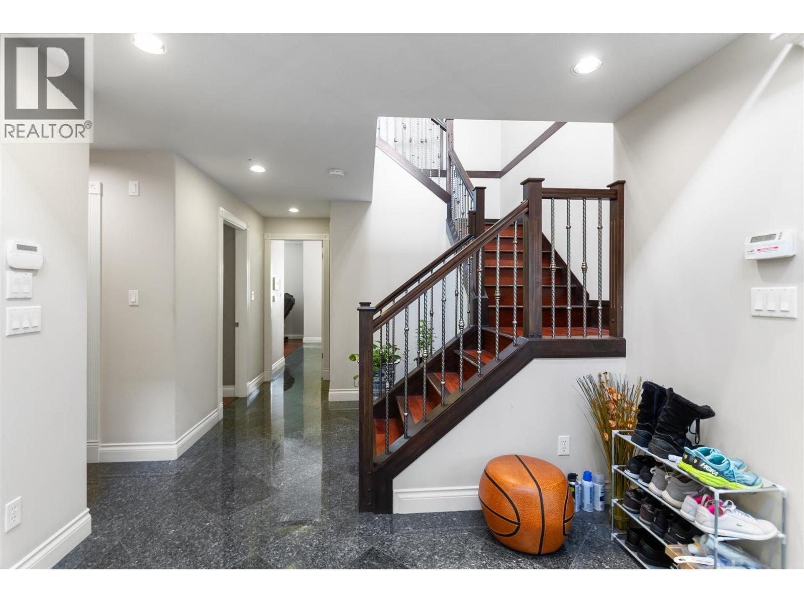 328 W 26th Avenue, Vancouver, British Columbia  V5Y 2J9 - Photo 2 - R3169143