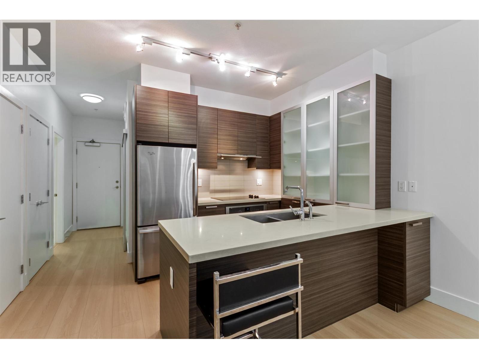 208 3606 Aldercrest Drive, North Vancouver, British Columbia  V7G 0A3 - Photo 3 - R3168417