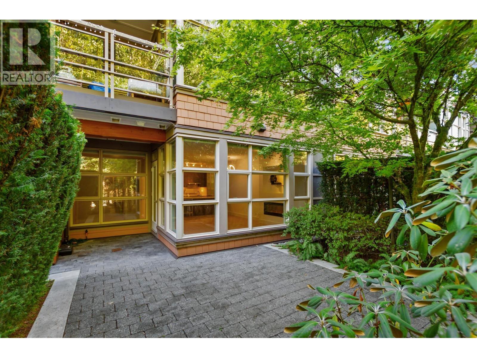 208 3606 Aldercrest Drive, North Vancouver, British Columbia  V7G 0A3 - Photo 15 - R3168417