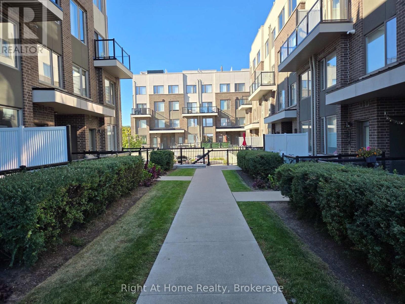 405 - 1460 Whites Road, Pickering, Ontario  L1V 1R4 - Photo 3 - E13827072
