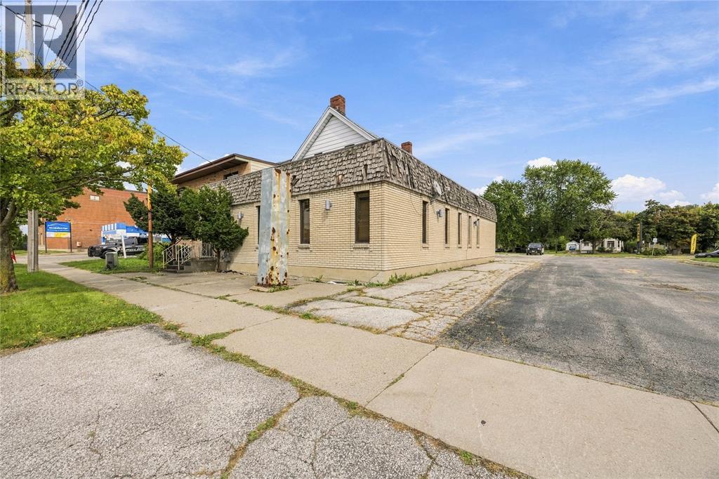 148 VIDAL STREET North Sarnia Ontario Canada N7T5X7 4