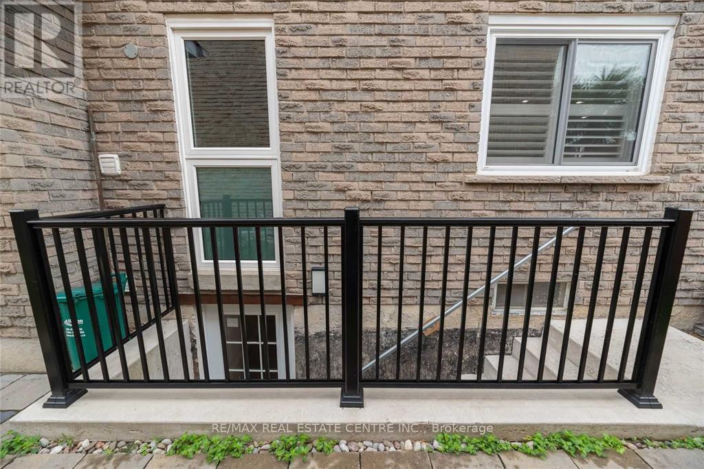 265 Coxe Boulevard E, Milton, Ontario L9T 4L4 - Photo 2 - W13735394