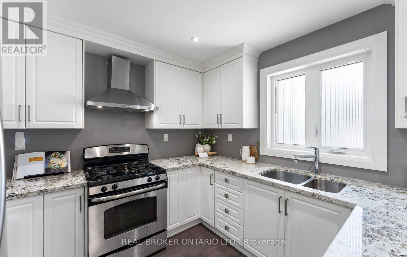 26 Roxaline Street, Toronto, Ontario  M9P 2Y9 - Photo 18 - W13822250