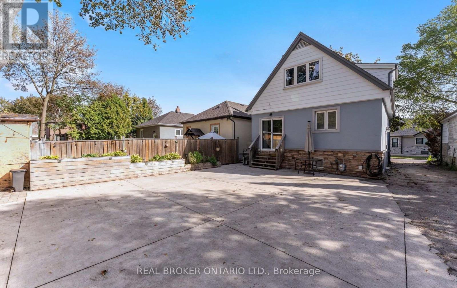 26 Roxaline Street, Toronto, Ontario  M9P 2Y9 - Photo 3 - W13822250