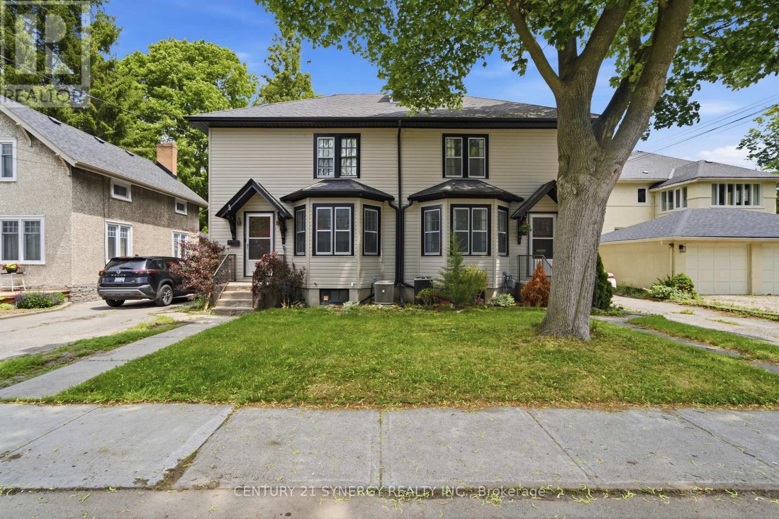 207-209 FOSTER AVENUE, Belleville, Ontario