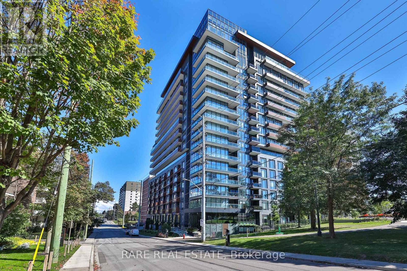 308 - 21 Park Street E, Mississauga, Ontario  L5G 0C2 - Photo 1 - W13827102