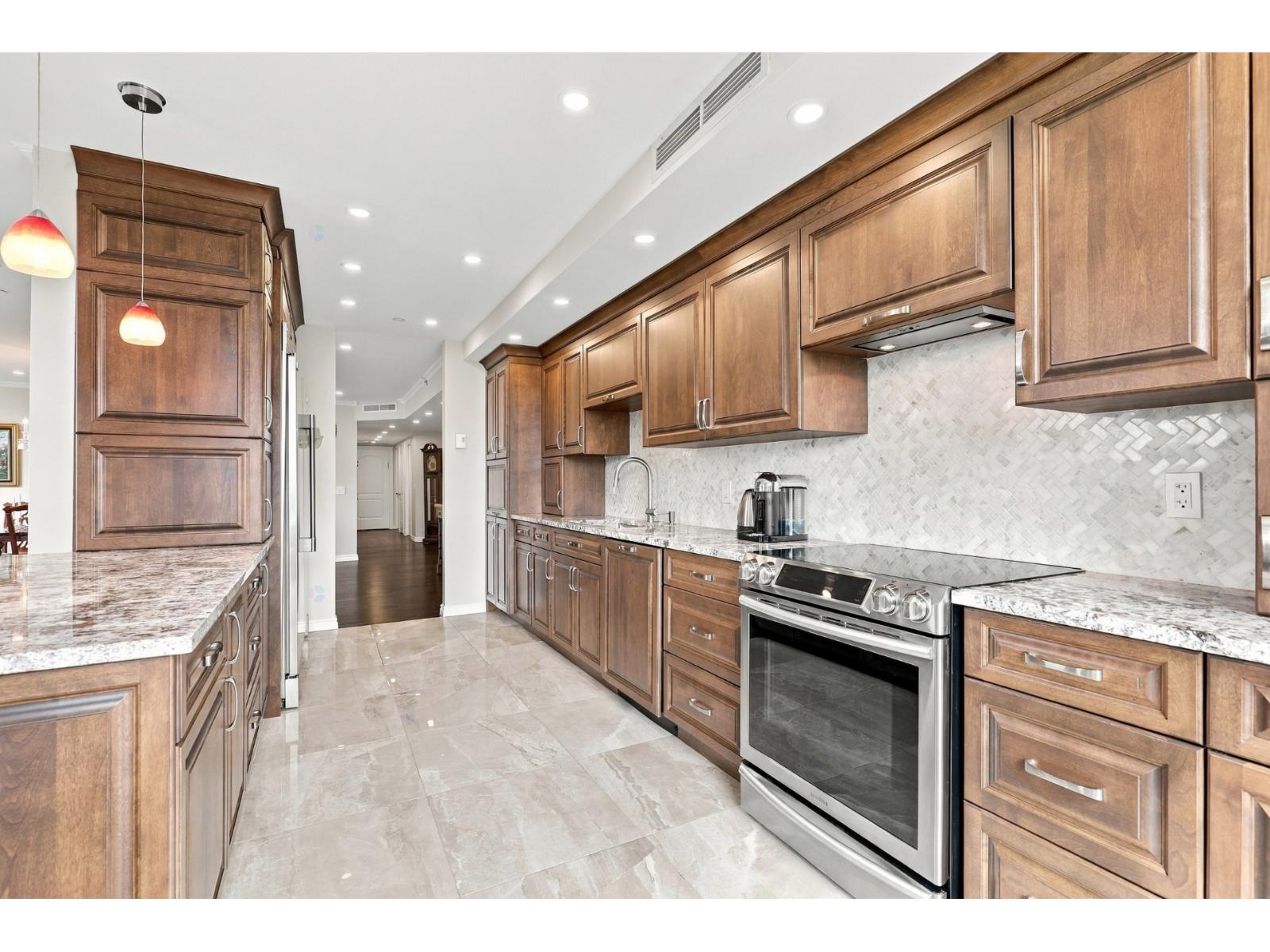 5850 Av. Marc-Chagall|#607 Côte-Saint-Luc Quebec Canada H4A1G1 2