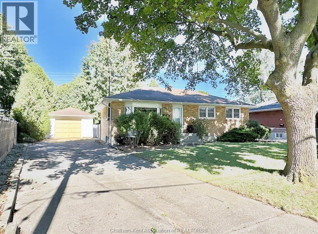 62 BURTON AVENUE, Chatham, Ontario