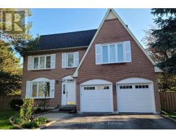 90 MARSDEN COURT, Newmarket, Ontario