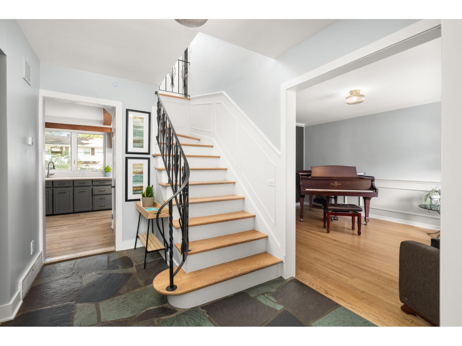 44 Highridge Road Beaconsfield Quebec Canada H9W5E8 2