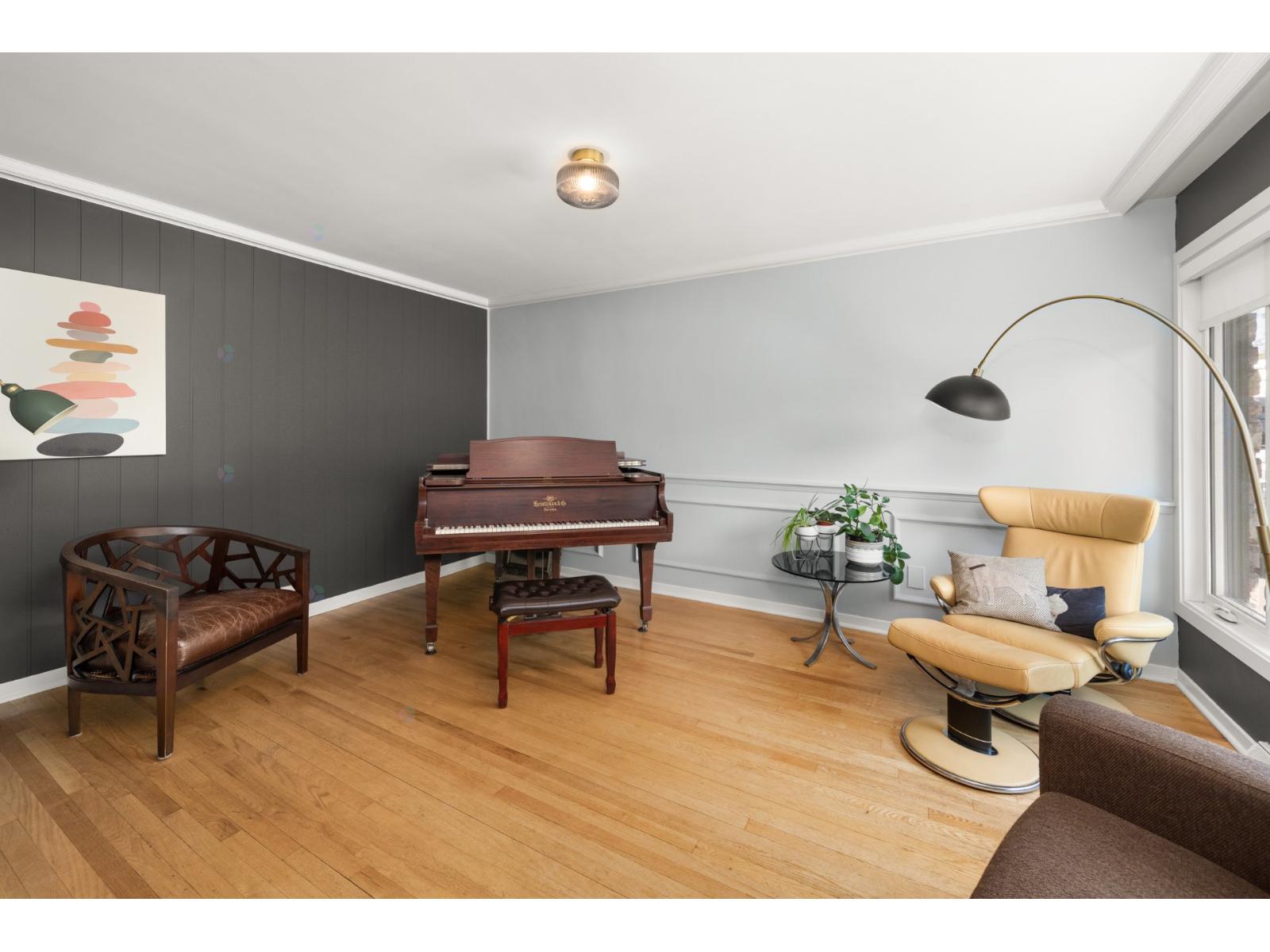 44 Highridge Road Beaconsfield Quebec Canada H9W5E8 5
