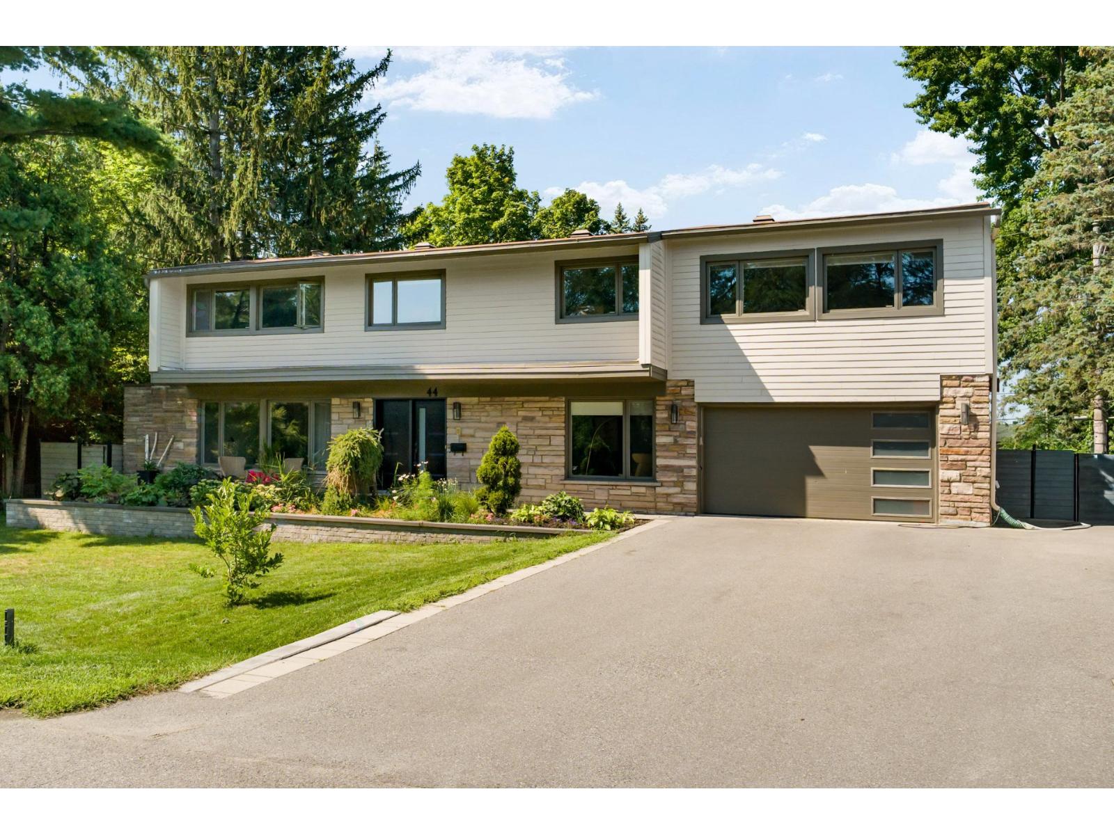 44 Highridge Road Beaconsfield Quebec Canada H9W5E8