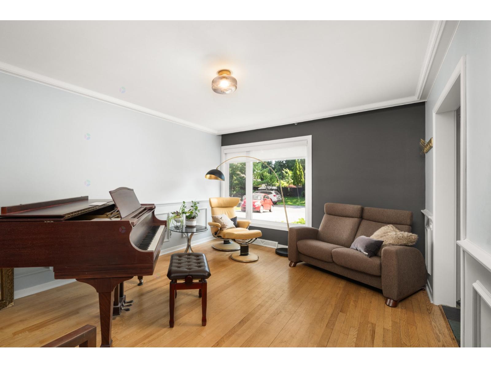 44 Highridge Road Beaconsfield Quebec Canada H9W5E8 4