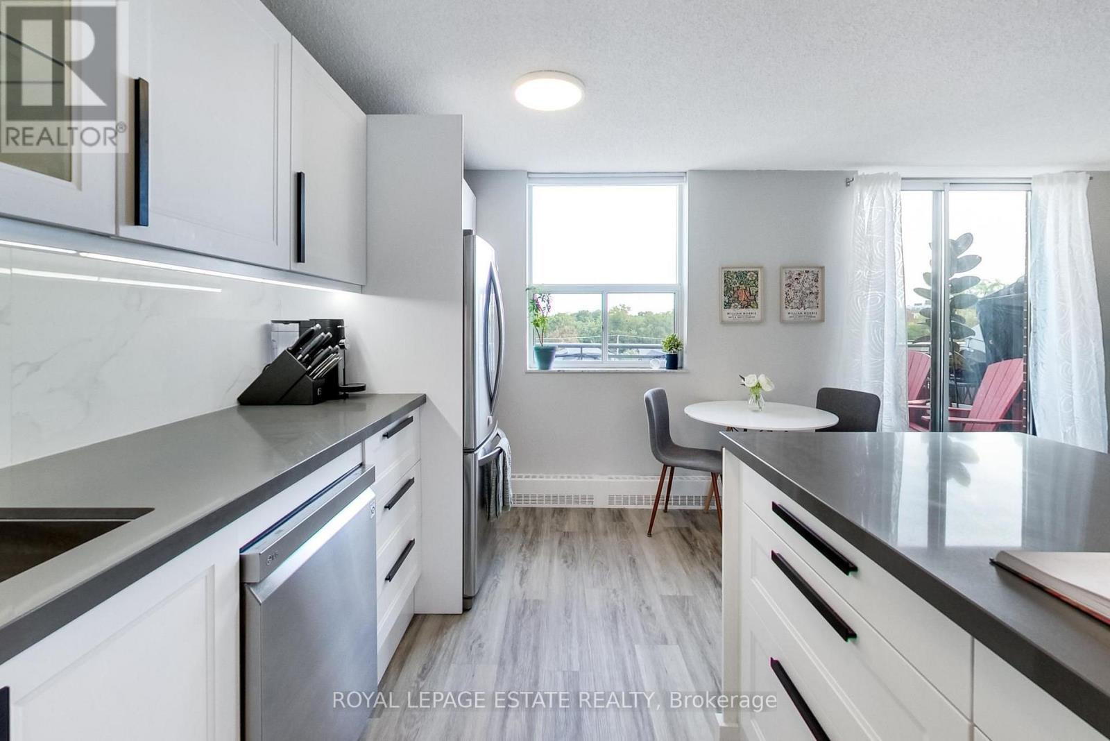 311 - 1071 Woodbine Avenue, Toronto, Ontario  M4C 4C2 - Photo 10 - E13818168