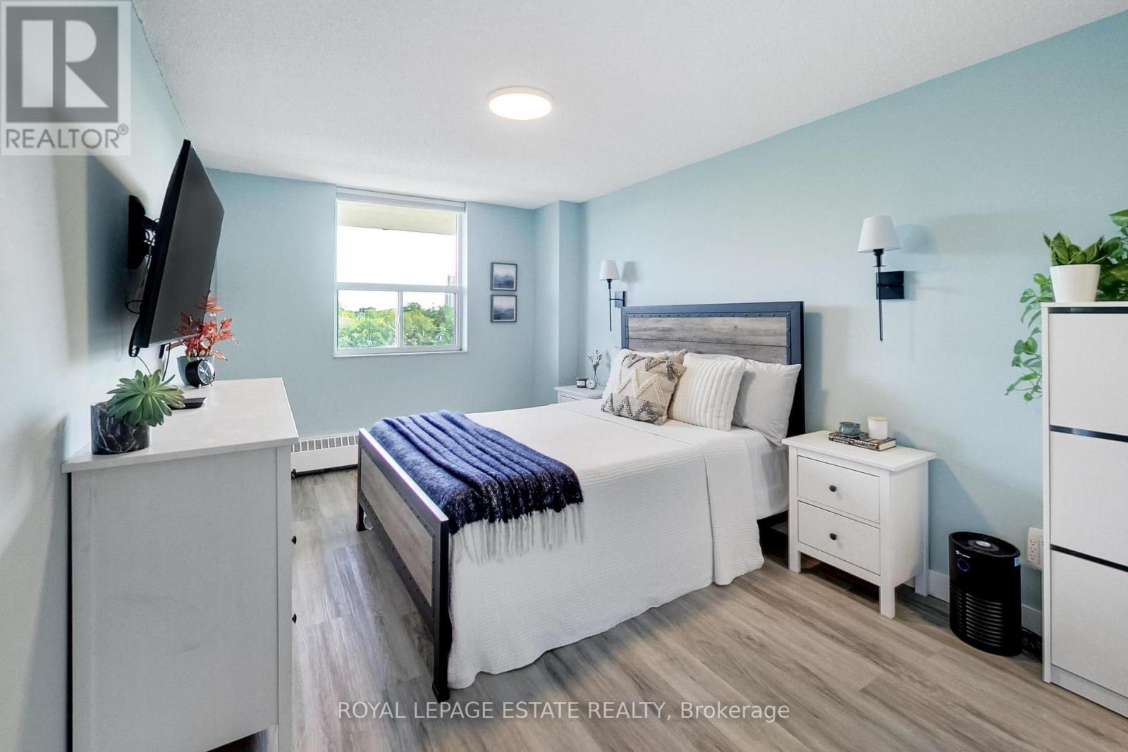 311 - 1071 Woodbine Avenue, Toronto, Ontario  M4C 4C2 - Photo 12 - E13818168