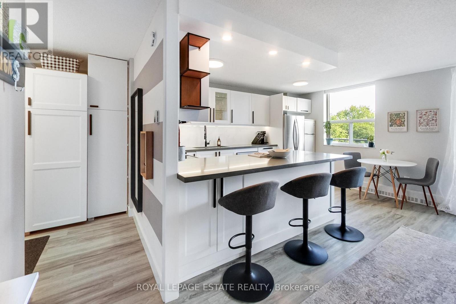311 - 1071 Woodbine Avenue, Toronto, Ontario  M4C 4C2 - Photo 3 - E13818168