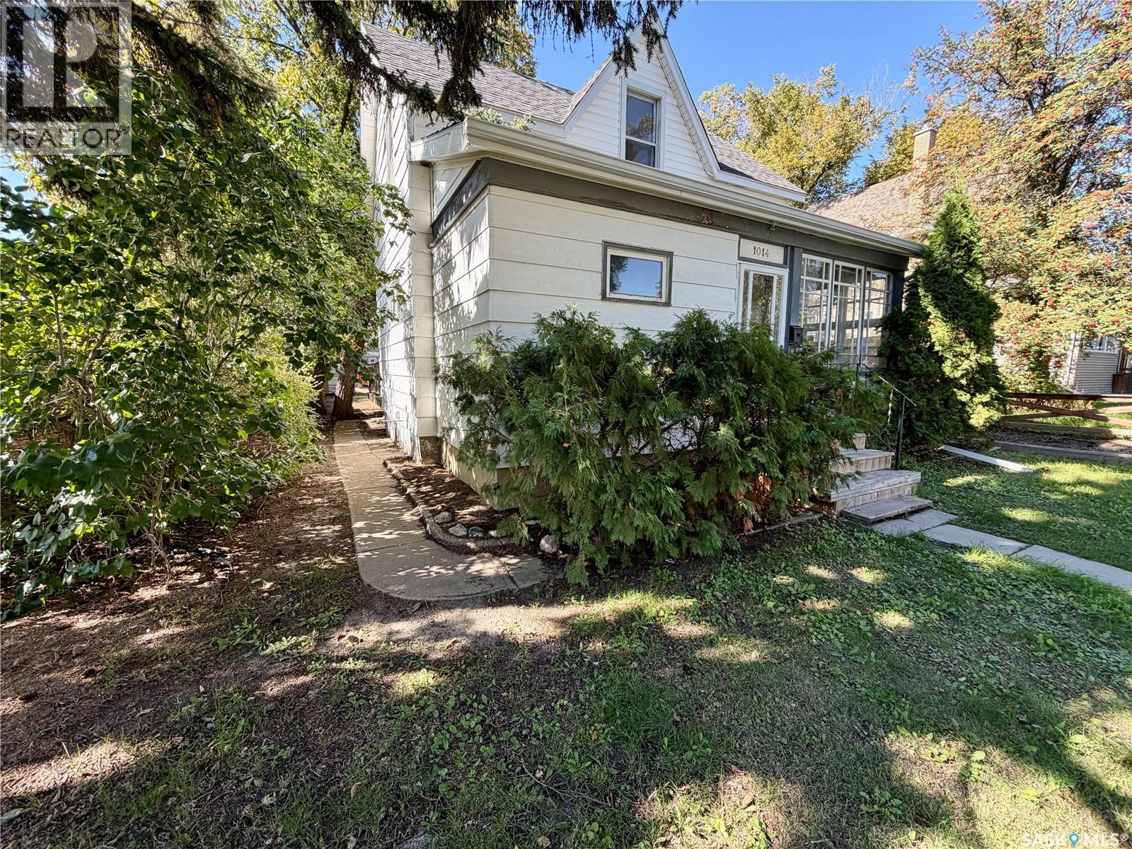 1014 6th Avenue Nw, Moose Jaw, Saskatchewan  S6H 0W2 - Photo 2 - SK049518