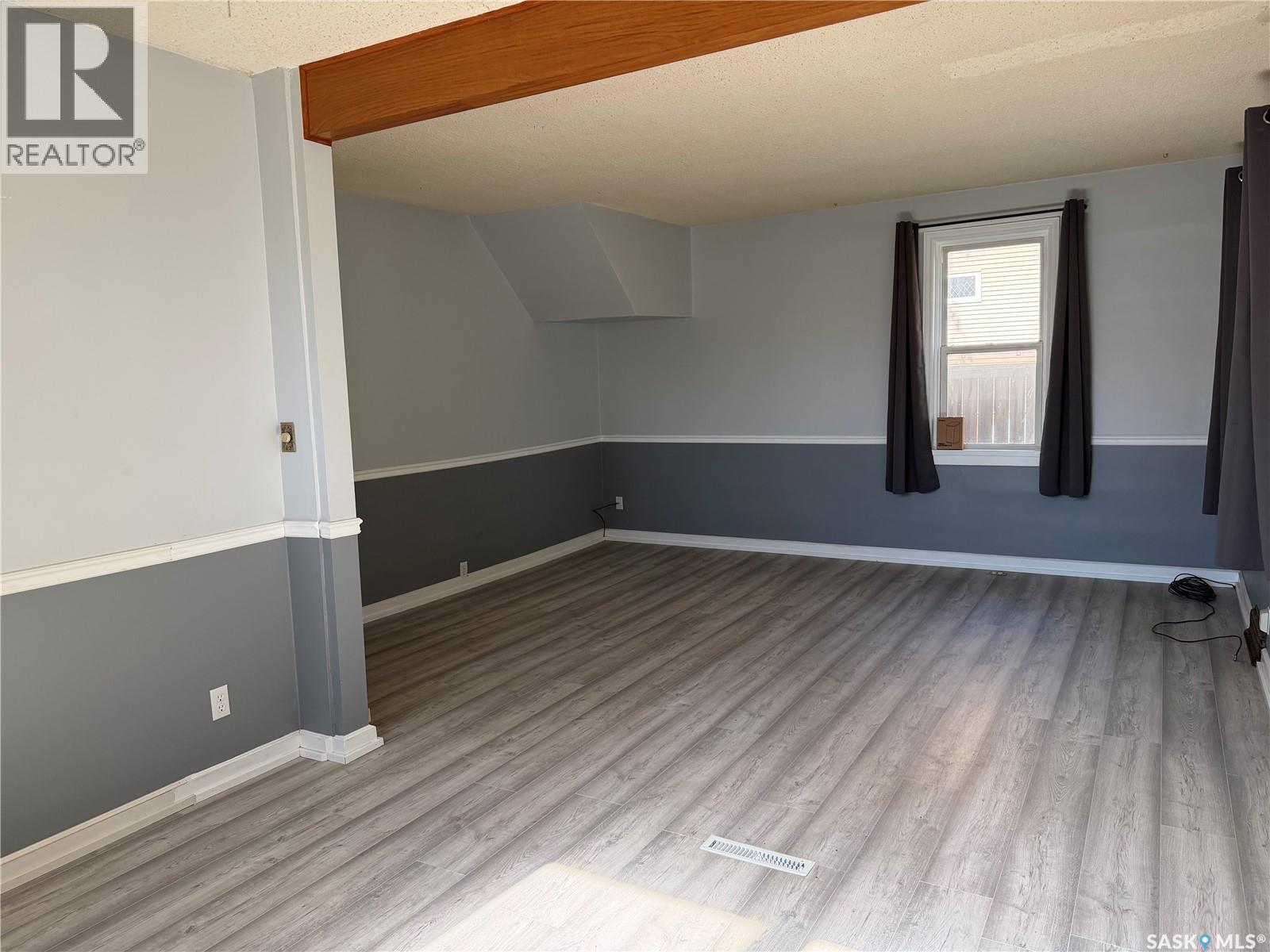 1014 6th Avenue Nw, Moose Jaw, Saskatchewan  S6H 0W2 - Photo 3 - SK049518