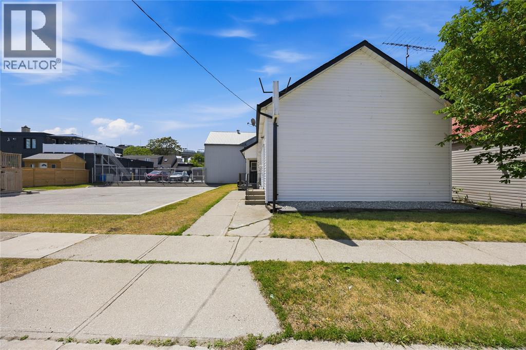 26 MONK STREET Point Edward Ontario Canada N7V1M7 4