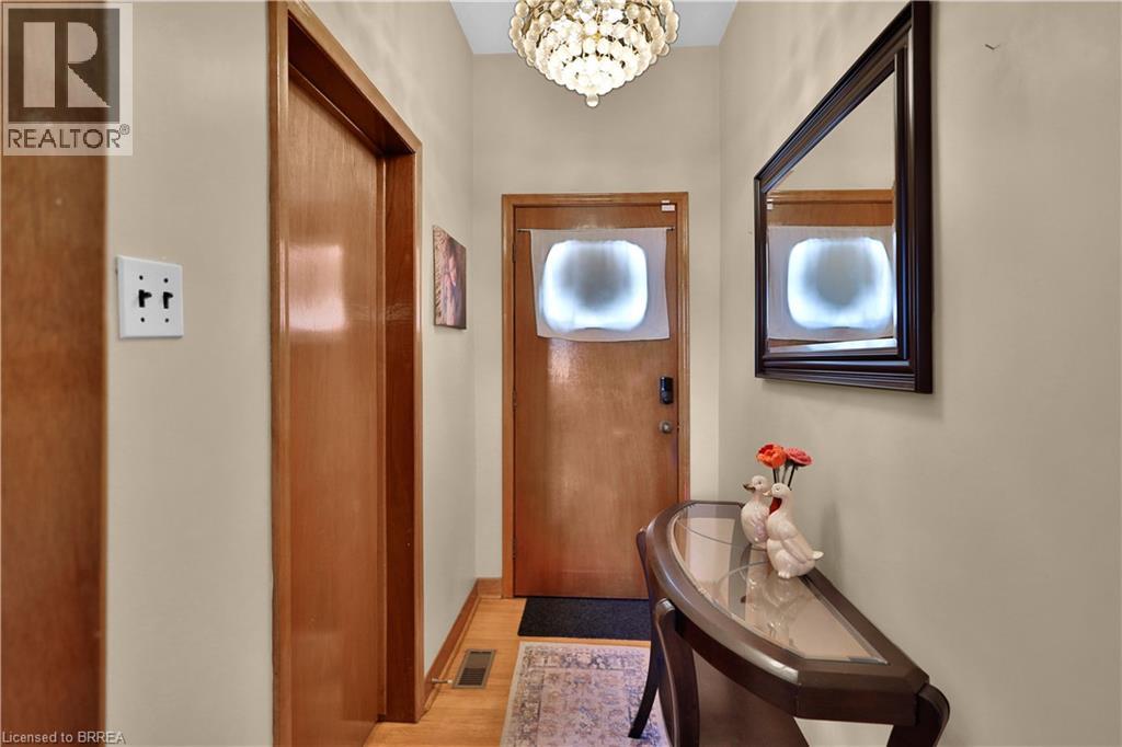 7 Halls Avenue, Brantford, Ontario  N3T 3X2 - Photo 5 - 40866253