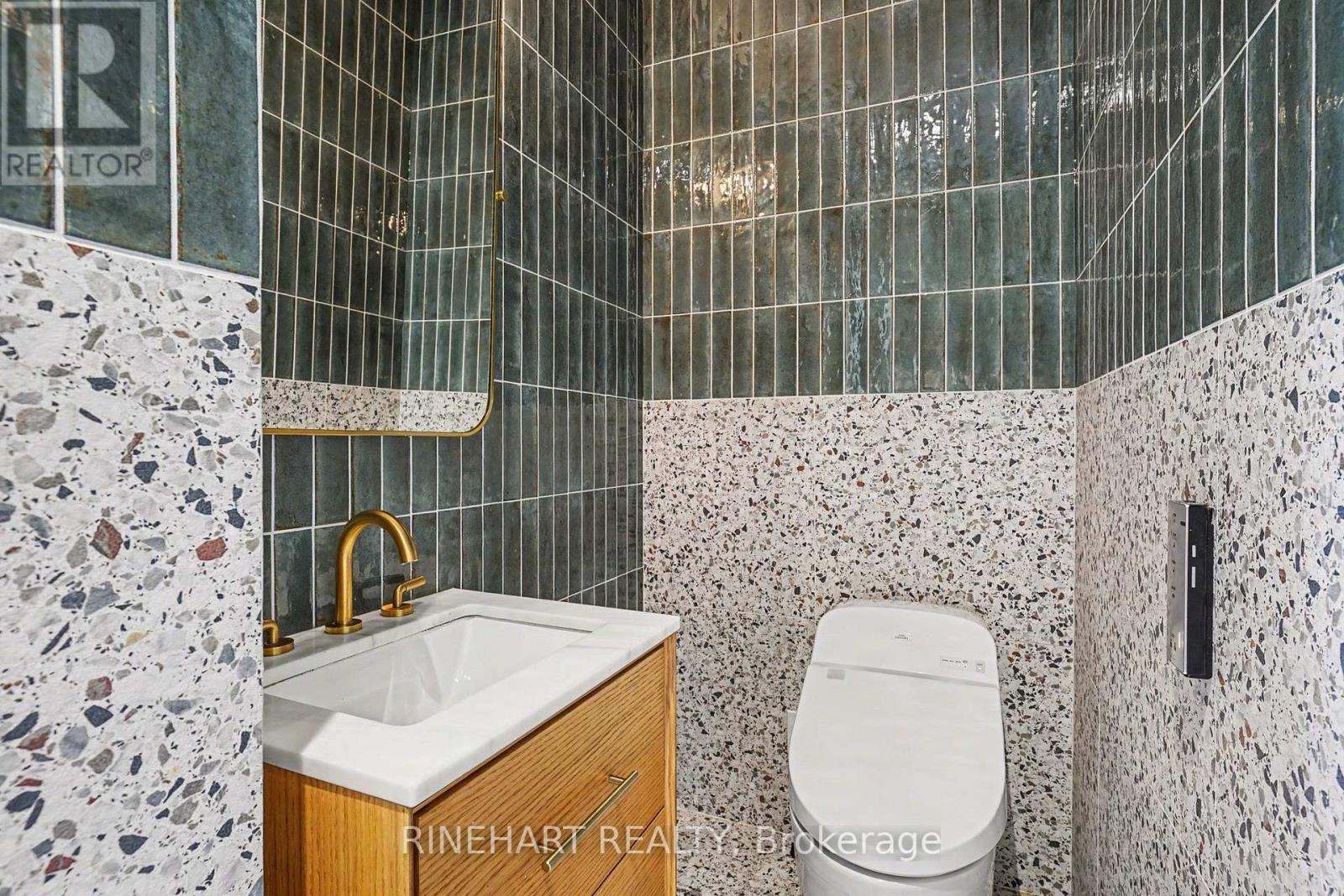 2082 Queensborough Gate, Mississauga, Ontario  L5M 0X9 - Photo 11 - W13827228